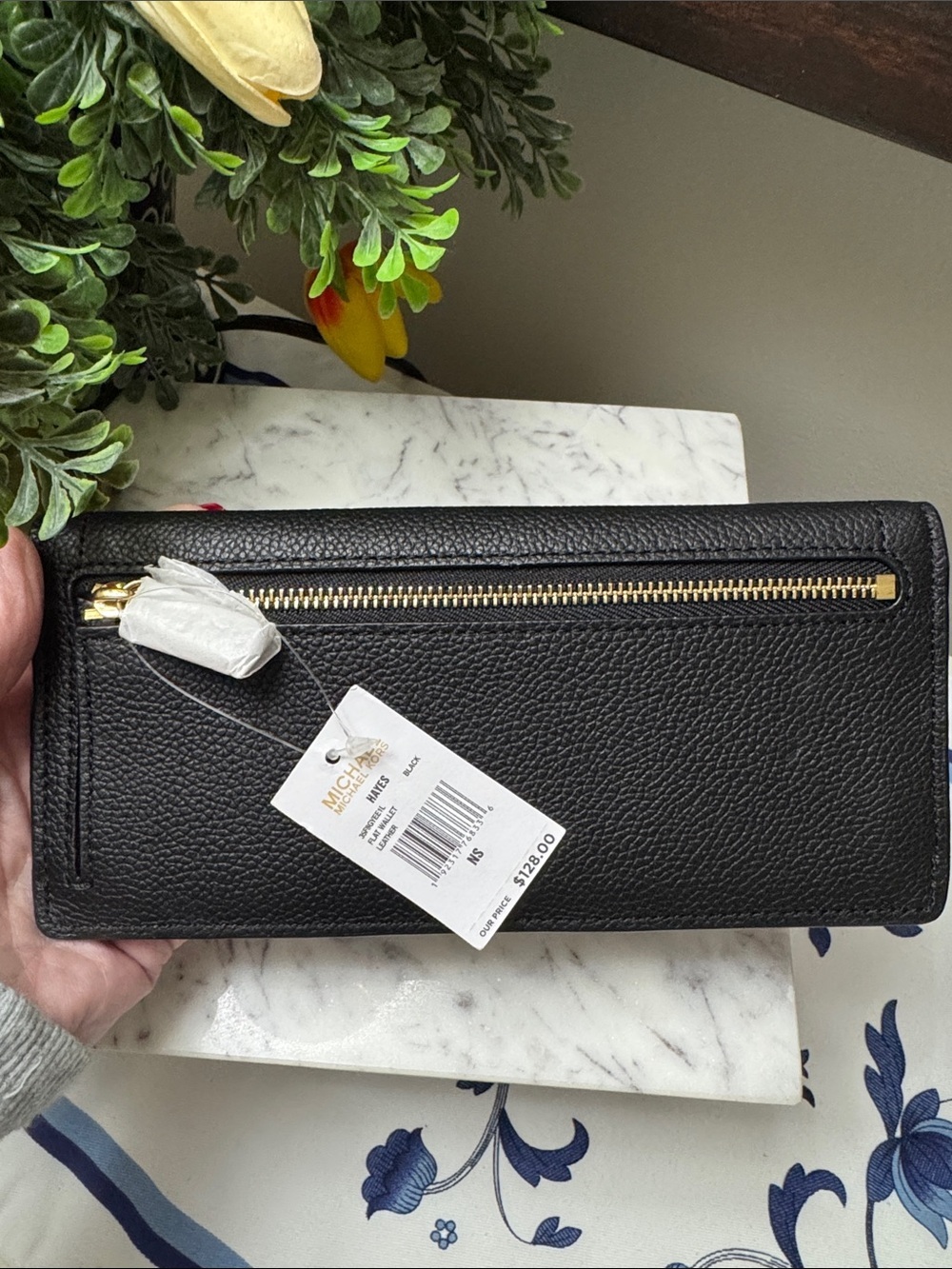 MICHAEL KORS Hays Flat Black Pebbled Leather Wallet with Gold Logo NWT - Picture 4 of 10